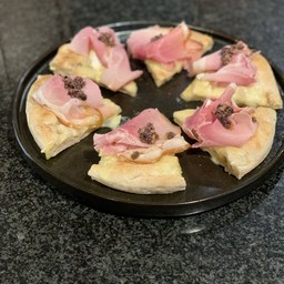 Pizza contemporanea Gourmet San Brie - Farcita dopo cottura